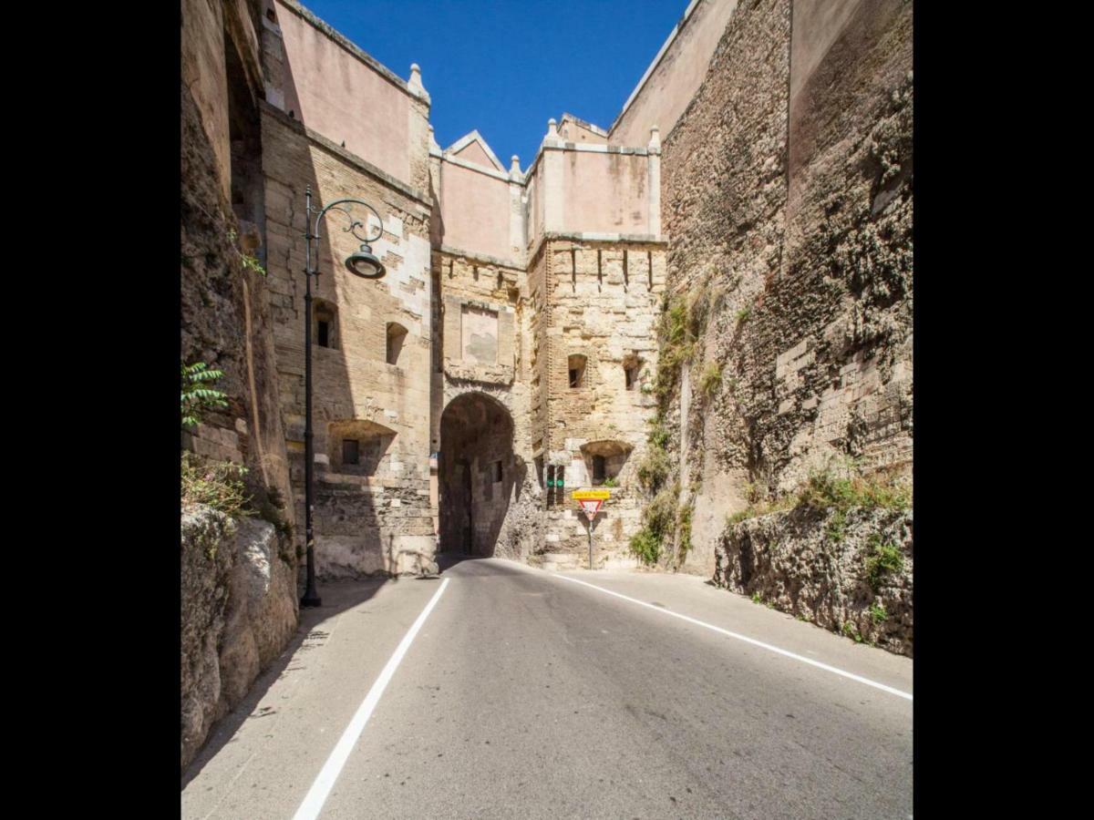 Отель Sole !! Cagliari Centro Экстерьер фото